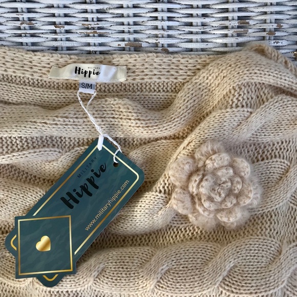 🔥NWT {Military Hippie} ‘Coming up Roses’ Cozy Off-Shoulder Sweater - Picture 7 of 7